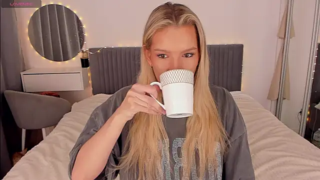 CassieRayss online show from February 2026 11:22:01 AM