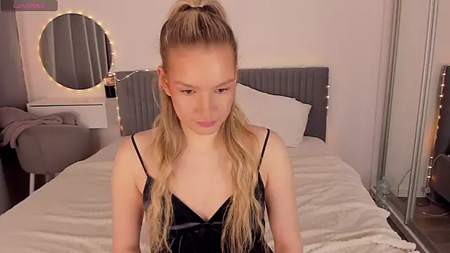 CassieRayss online show from April 2026 02:36:02 PM