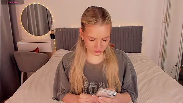 CassieRayss online show from March 2026 10:37:01 AM