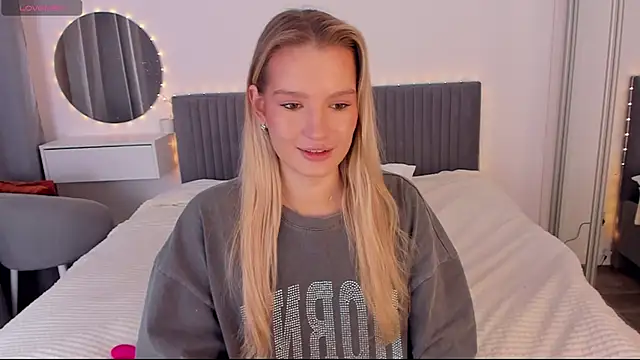 CassieRayss online show from December 2025 12:15:01 PM