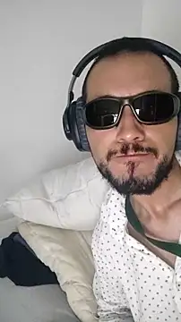 Snapshot of Yeye25199 chatting on October 2025 01:02:01 PM Yeye25199 online show from October 2025 01:02:01 PM