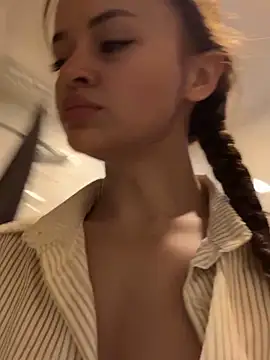 Snapshot of AngelinaTeller chatting on November 2025 01:45:01 AM AngelinaTeller online show from November 2025 01:45:01 AM