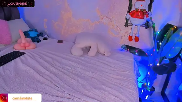 Snapshot of camilawhite__ chatting on December 2025 08:04:02 PM camilawhite online show from December 2025 08:04:02 PM