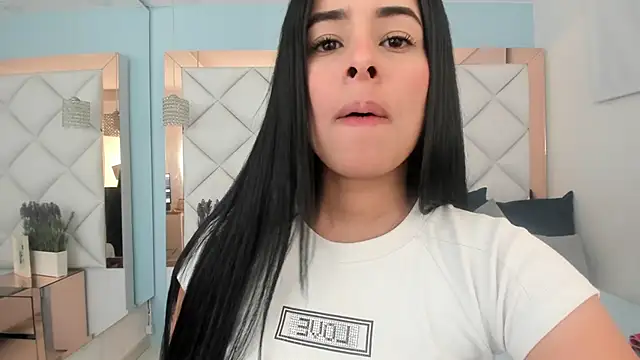 Snapshot of emma_castilloo chatting on September 2025 05:02:02 AM emma castilloo online show from September 2025 05:02:02 AM