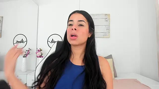 Snapshot of emma_castilloo chatting on March 2025 12:50:01 PM emma castilloo online show from March 2025 12:50:01 PM