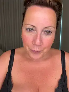 Snapshot of xsexycurvymilf chatting on July 2026 01:54:02 PM xsexycurvymilf online show from July 2026 01:54:02 PM