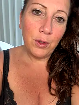 xsexycurvymilf online show from October 2025 01:24:01 PM