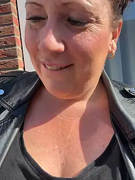 xsexycurvymilf online show from April 2026 08:42:02 AM