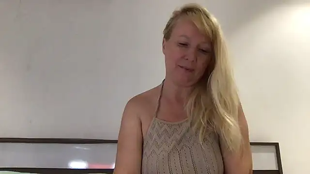 Snapshot of EmmaInLove23 chatting on March 2025 02:06:02 AM EmmaInLove23 online show from March 2025 02:06:02 AM
