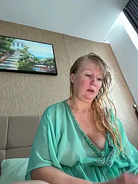 EmmaInLove23 online show from June 2026 12:20:01 AM