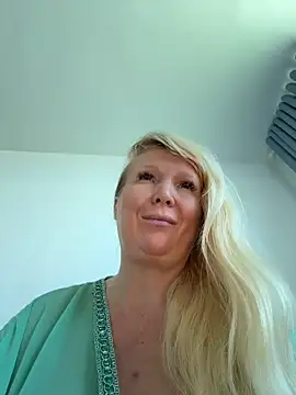 EmmaInLove23 online show from January 2026 02:37:01 AM