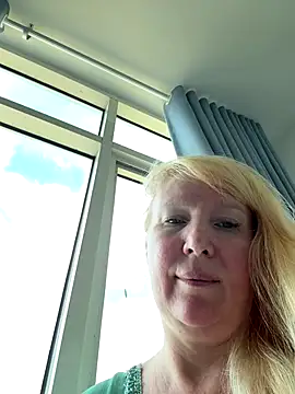 Snapshot of EmmaInLove23 chatting on October 2025 04:48:01 AM EmmaInLove23 online show from October 2025 04:48:01 AM