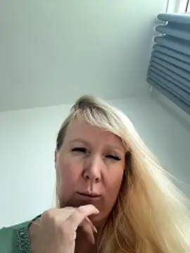 EmmaInLove23 online show from February 2026 06:02:01 AM