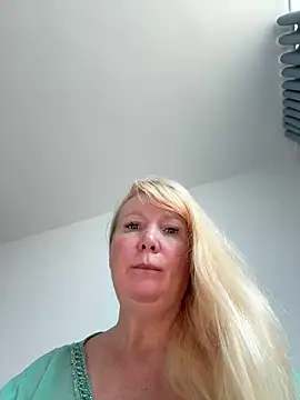 EmmaInLove23 online show from November 2025 02:12:01 AM