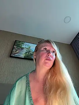 EmmaInLove23 online show from May 2026 12:49:01 AM