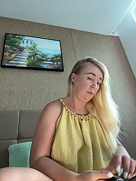 EmmaInLove23 online show from July 2026 11:49:01 PM