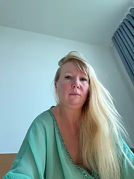 EmmaInLove23 online show from May 2026 03:03:02 AM