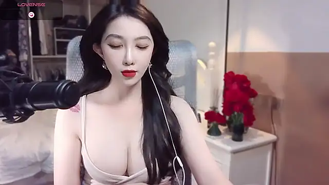 Snapshot of vyizh- chatting on February 2025 05:54:02 AM vyizh- online show from February 2025 05:54:02 AM