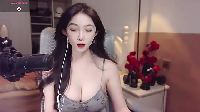Snapshot of vyizh- chatting on March 2025 05:59:02 AM vyizh- online show from March 2025 05:59:02 AM