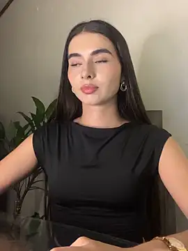 Coralinee 01 online show from December 2025 01:28:01 AM