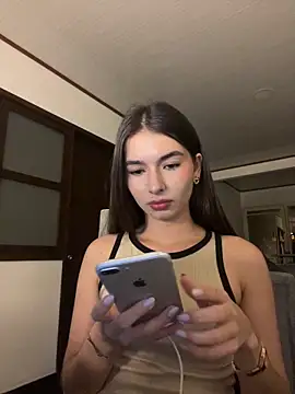 Snapshot of Coralinee_01 chatting on May 2026 12:29:02 AM Coralinee 01 online show from May 2026 12:29:02 AM