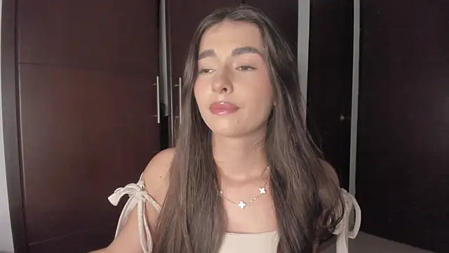 Snapshot of Coralinee_01 chatting on February 2025 11:37:02 PM Coralinee 01 online show from February 2025 11:37:02 PM