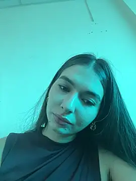 Snapshot of Coralinee_01 chatting on May 2026 05:10:02 PM Coralinee 01 online show from May 2026 05:10:02 PM