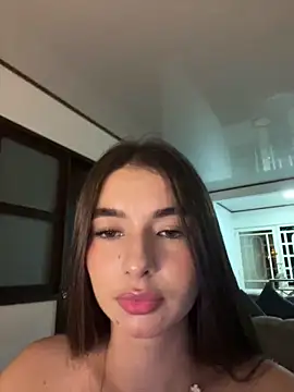 Snapshot of Coralinee_01 chatting on May 2026 12:47:01 AM Coralinee 01 online show from May 2026 12:47:01 AM