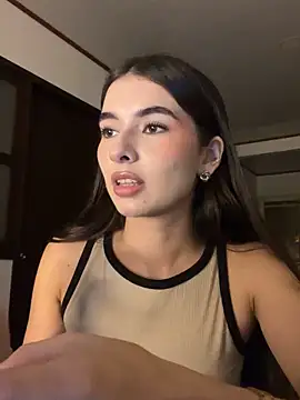 Snapshot of Coralinee_01 chatting on May 2026 01:05:01 AM Coralinee 01 online show from May 2026 01:05:01 AM