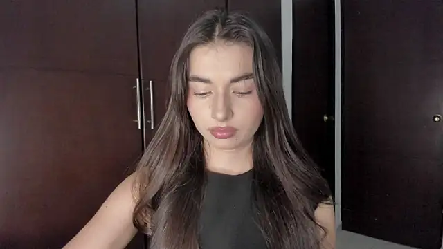 Snapshot of Coralinee_01 chatting on February 2025 12:40:01 AM Coralinee 01 online show from February 2025 12:40:01 AM