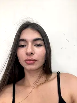 Snapshot of Coralinee_01 chatting on October 2025 03:42:01 PM Coralinee 01 online show from October 2025 03:42:01 PM