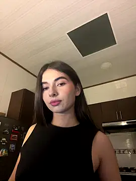 Coralinee 01 online show from November 2025 12:20:01 AM