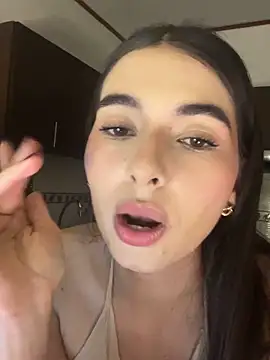 Coralinee 01 online show from November 2025 03:07:01 AM