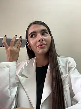 Coralinee 01 online show from November 2025 05:17:02 PM