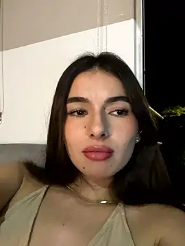 Snapshot of Coralinee_01 chatting on June 2026 01:28:02 AM Coralinee 01 online show from June 2026 01:28:02 AM