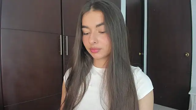 Snapshot of Coralinee_01 chatting on January 2025 11:56:01 PM Coralinee 01 online show from January 2025 11:56:01 PM