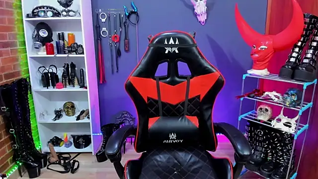 daven56 online show from December 2025 01:03:02 PM