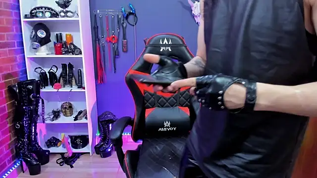 daven56 online show from December 2025 07:18:01 PM