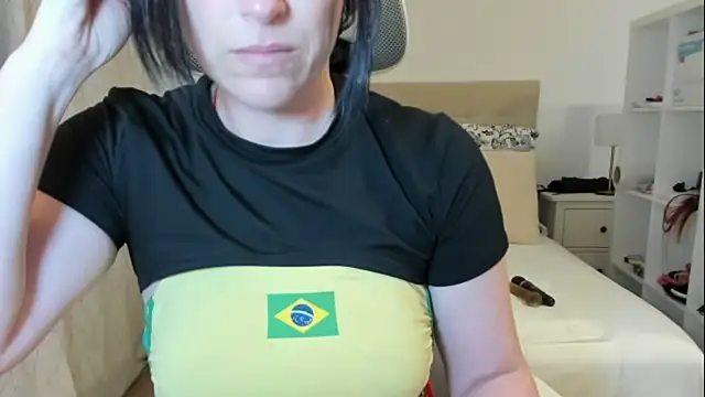 emmita69  online show from April 2026 04:24:02 AM