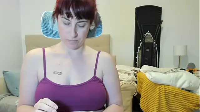 emmita69  online show from February 2026 03:38:02 AM