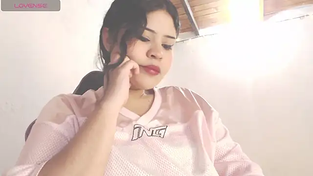 Amara18  online show from April 2026 06:57:01 PM