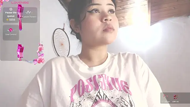 Amara18  online show from December 2025 01:13:02 PM