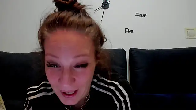 VanessaSquirtt online show from September 2025 05:36:01 PM