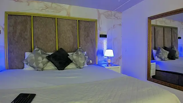 Amareto  online show from October 2025 11:41:02 AM