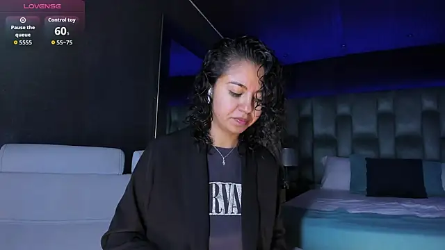 Amareto  online show from October 2025 11:33:01 AM