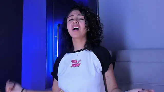 Amareto  online show from September 2025 01:17:02 PM