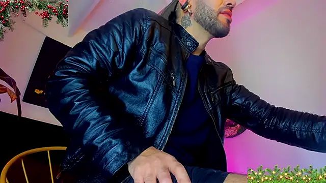 LatinMilk  online show from December 2025 01:05:01 AM