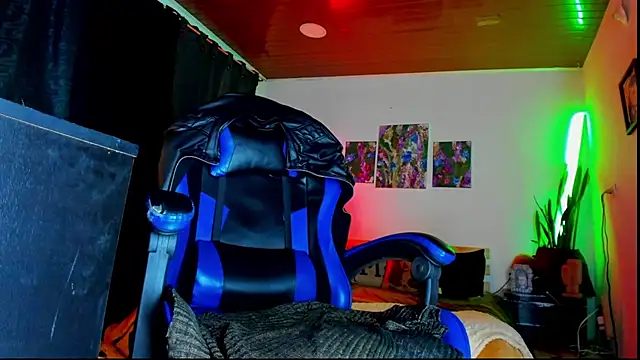 LatinMilk  online show from February 2026 11:29:02 PM