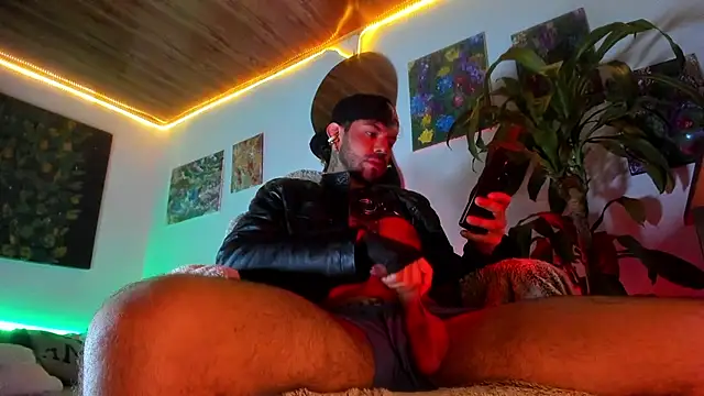 LatinMilk  online show from May 2026 07:49:02 AM