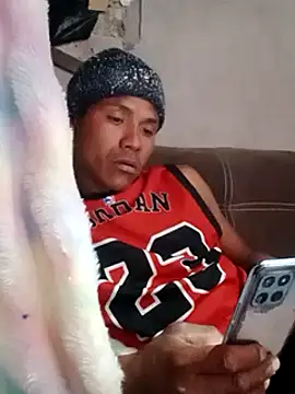 Snapshot of Moreno1813 chatting on March 2025 05:22:02 AM Moreno1813 online show from March 2025 05:22:02 AM